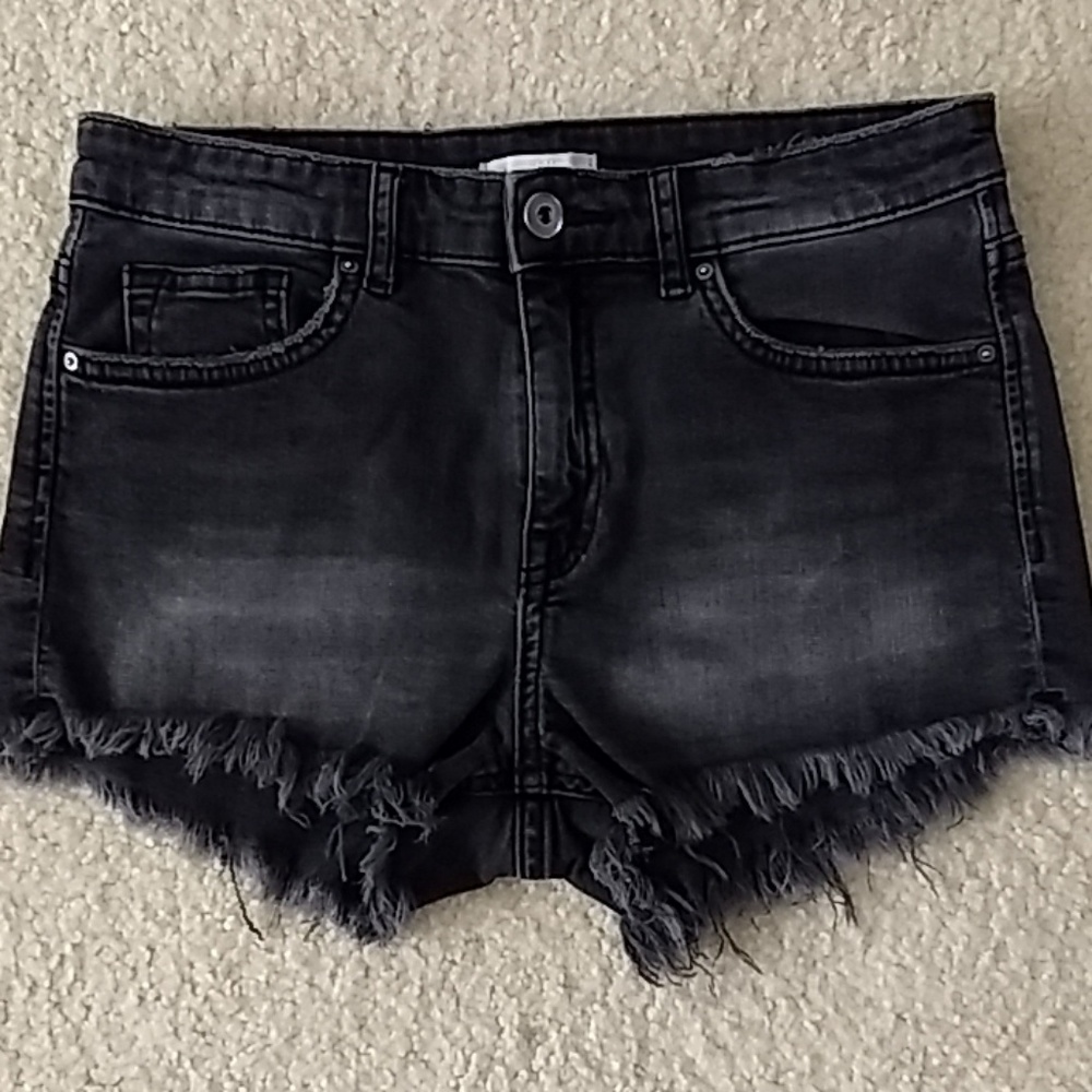 H&M Shorts - Picture 2 of 8